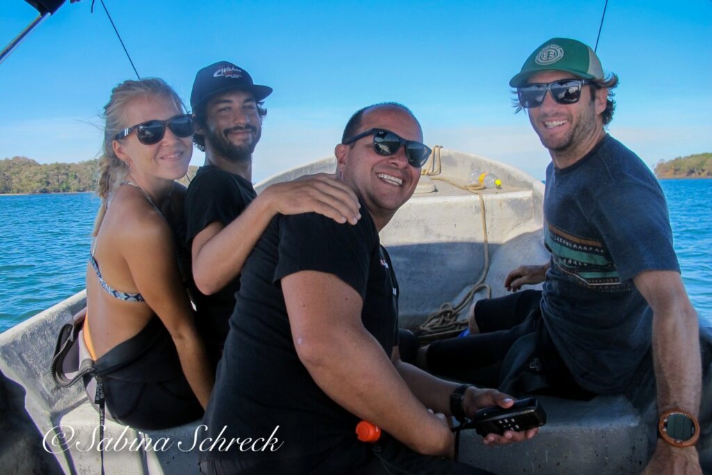 imgi_392_diver-on-boat-2048×1365