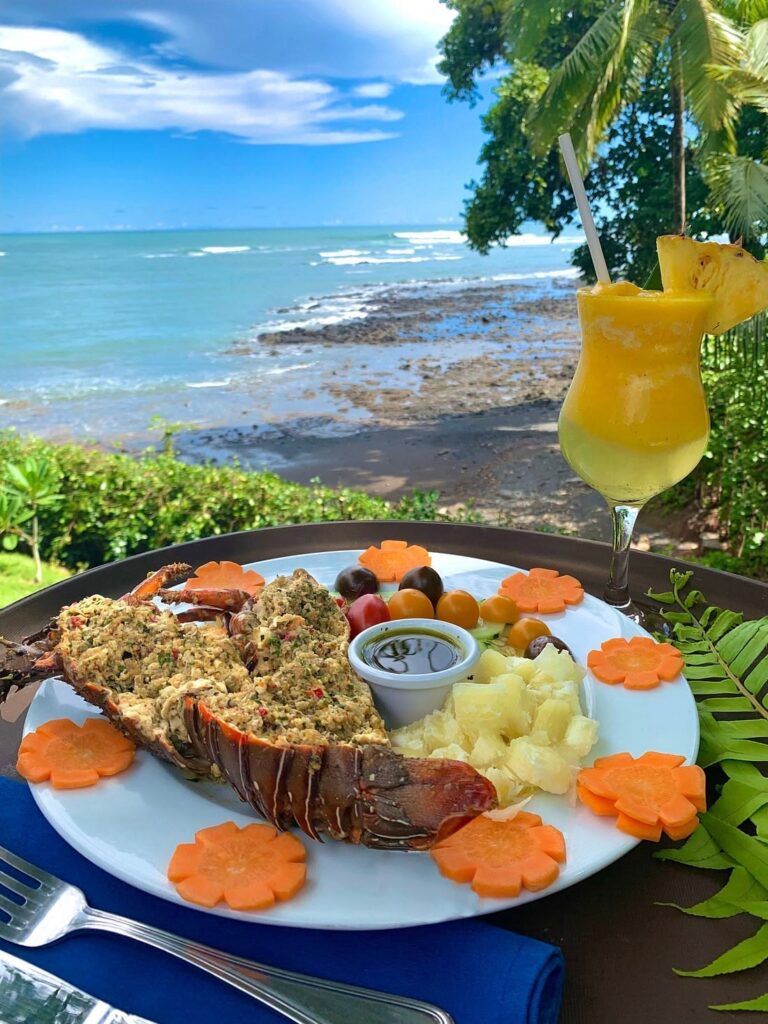 langosta-al-ajillo-acompanada