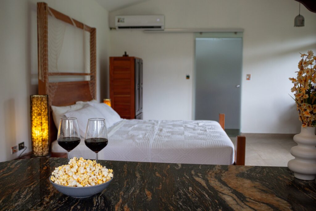Kitchen and dining area in a Lago Bay vacation rental near Coiba Island