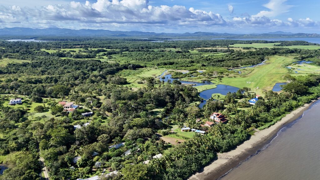 Lago Bay beachfront property with vacation rentals near Santa Catalina and Coiba Island